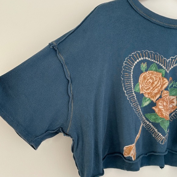 We The Free Cropped Graphic Devin T Shirt Heart Rose Womens M Boho Oversized - Picture 4 of 7
